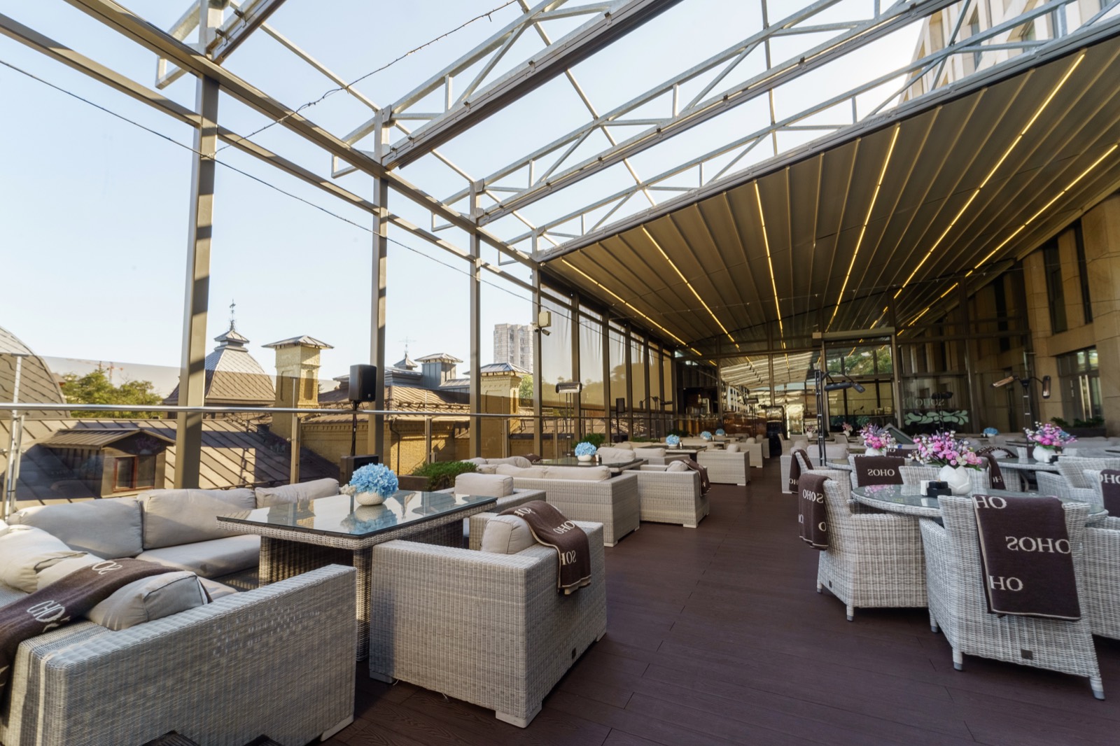 Pergola op het dakterras van een hotel